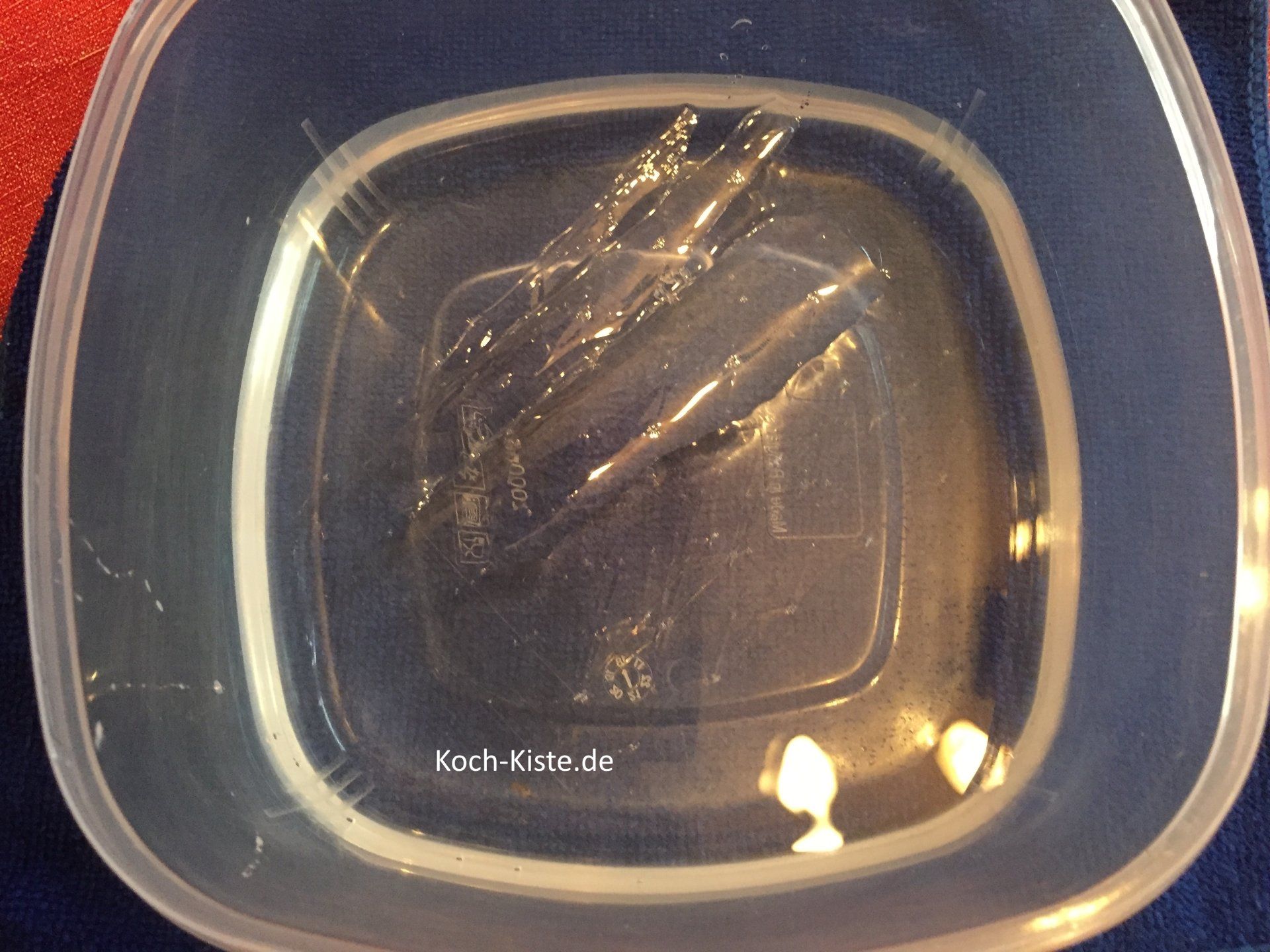 Gelantine in kaltes Wasser einweichen für ca. 10 Minuten