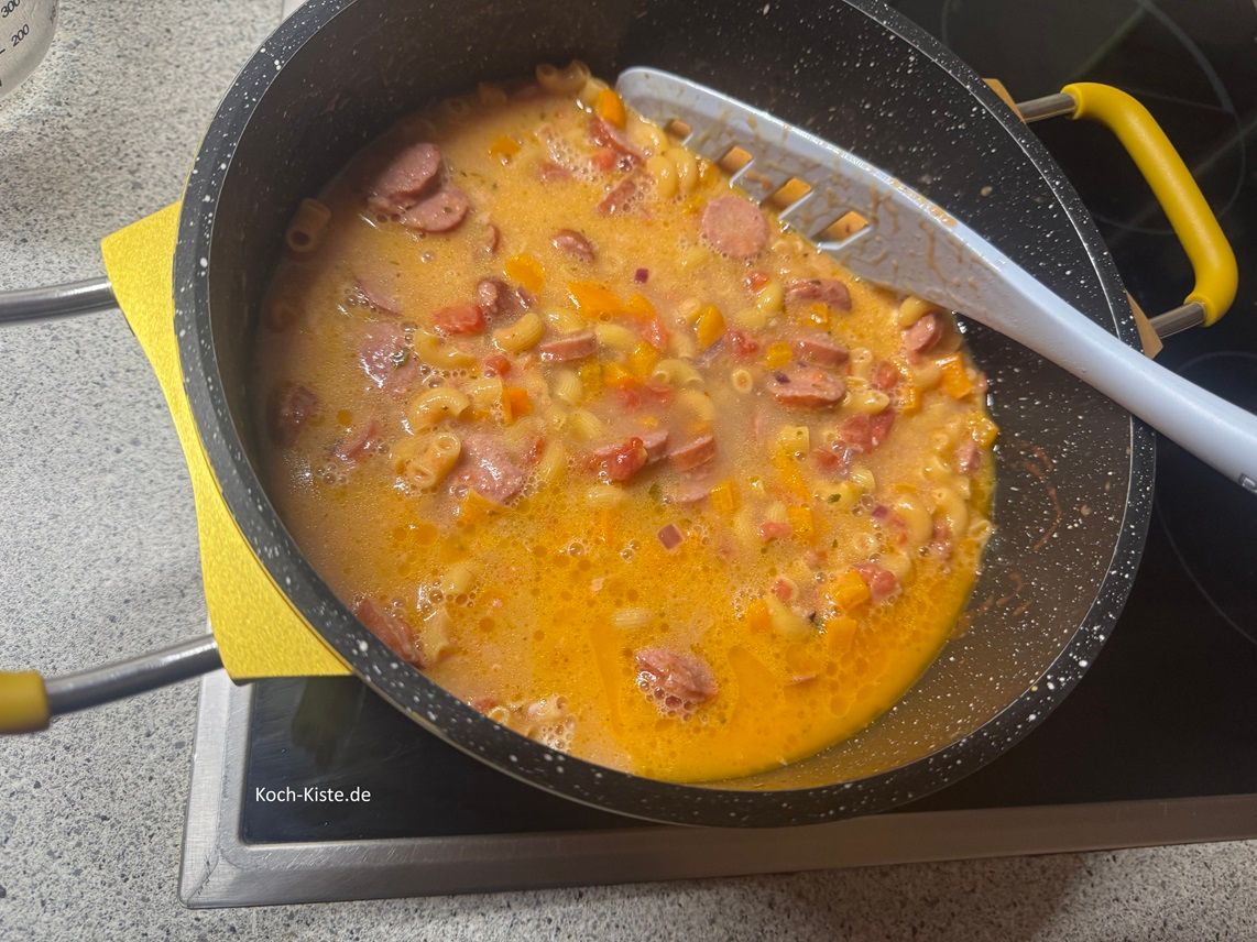 und die Rinderbrühre dazu gießen