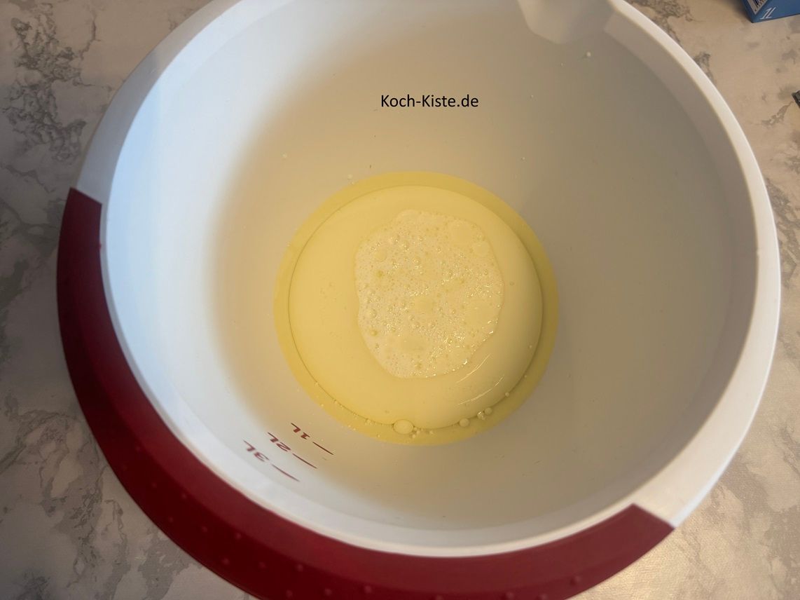 Küchenwaage wieder auf 0 - dann gieße 180 Millilter Milch hizu