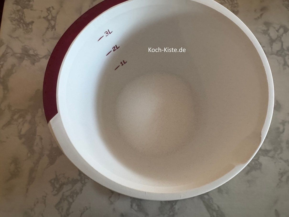 stelle eine 2 Rührschüssel auf die Küchenwaage auf 0 und wiege 250 g Zucker hinein