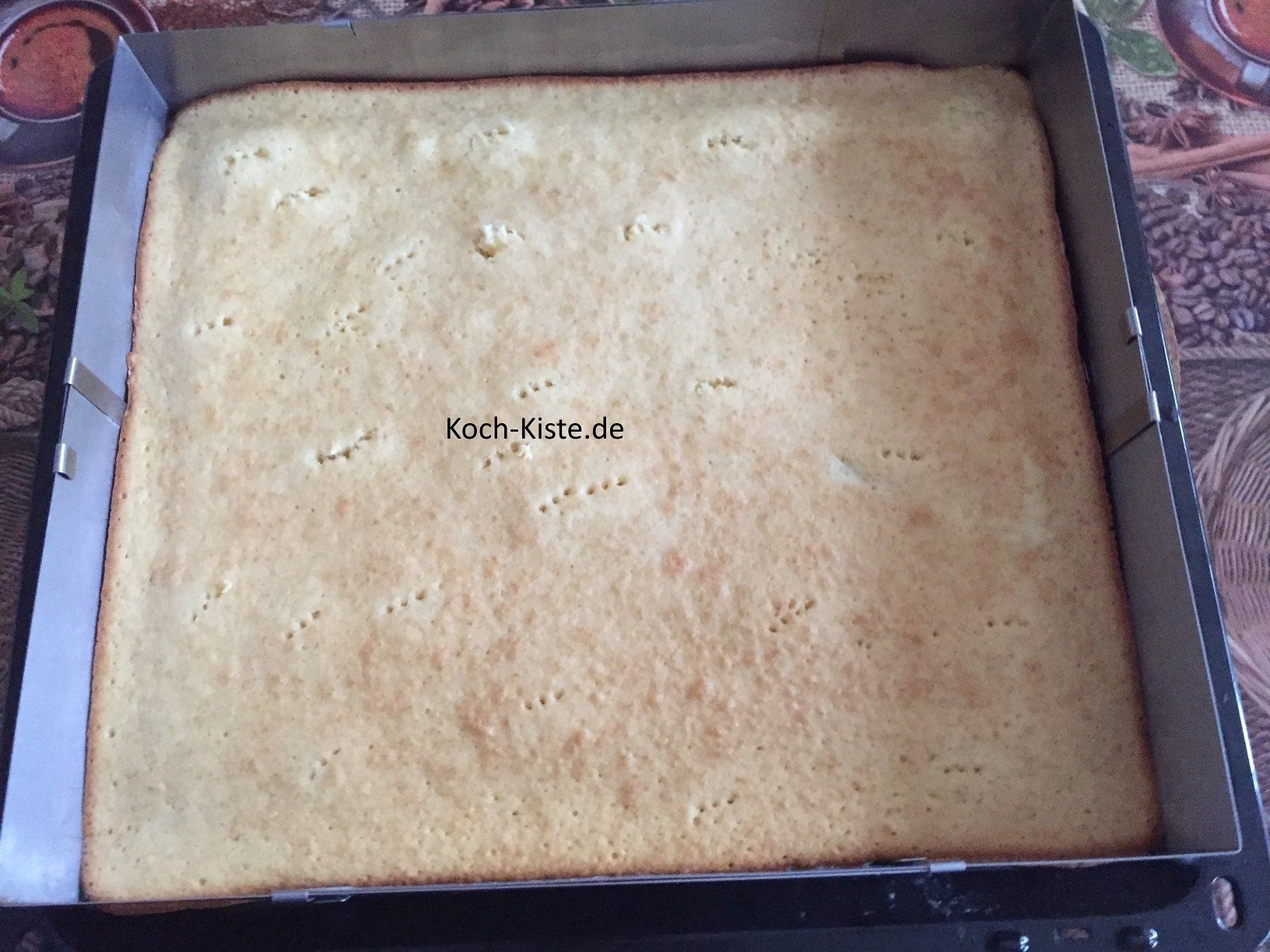 lege um den Kuchenteig einen Backrahmen