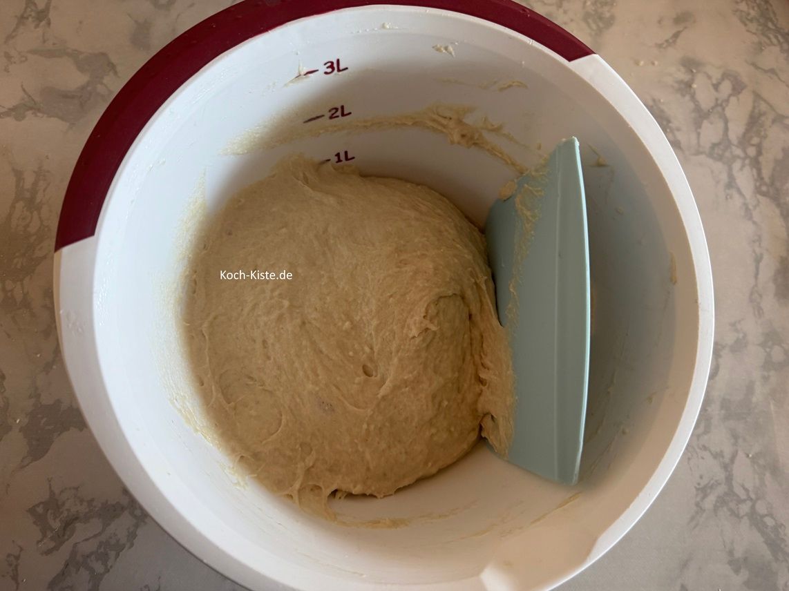 wird mit dem Teigspatel noch mal durch gerührt