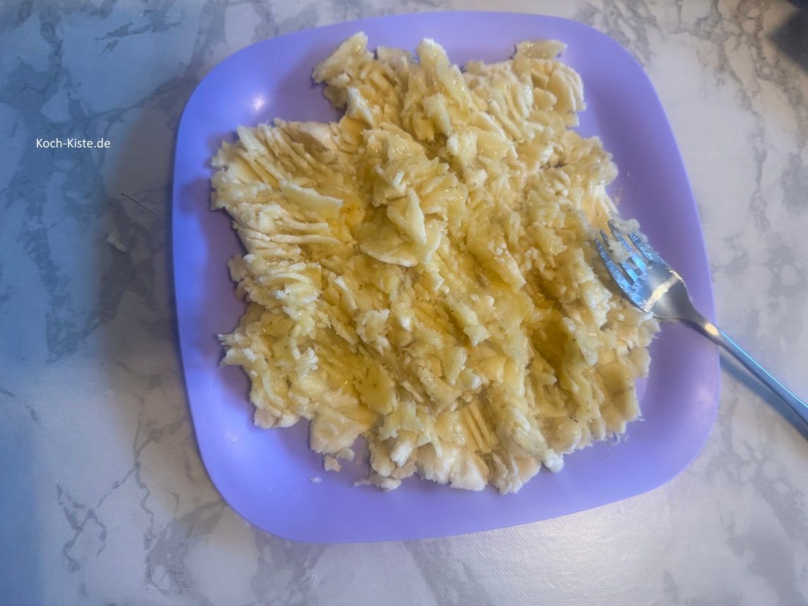 jetzt zerdrücke die Bananen mit der Gabel