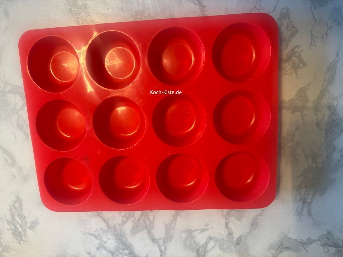 lege Dir1 bzw. 2 Silikon Muffin Bleche brereit