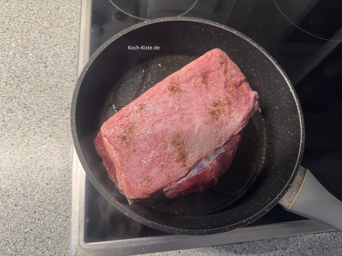lege das Roastbeef in die Pfanne und brate es 3 Mintuen an