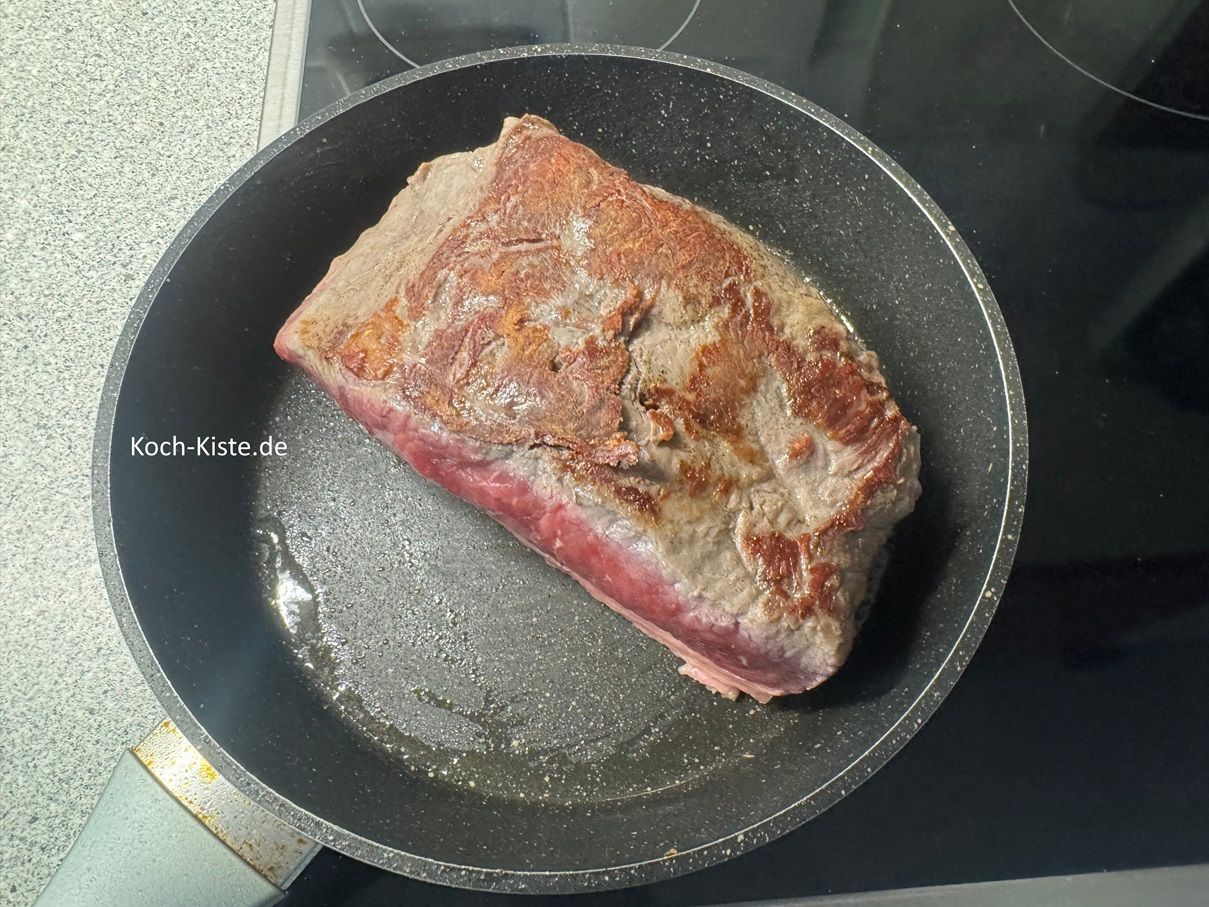 dann drehe das Fleisch mit Hilfe der Fleischgabel und brate es auch ier 3 Minuten gut an