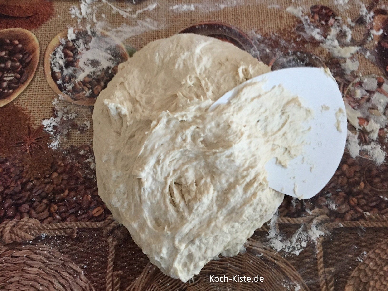 Teigzutatengründlich zusammen kneten