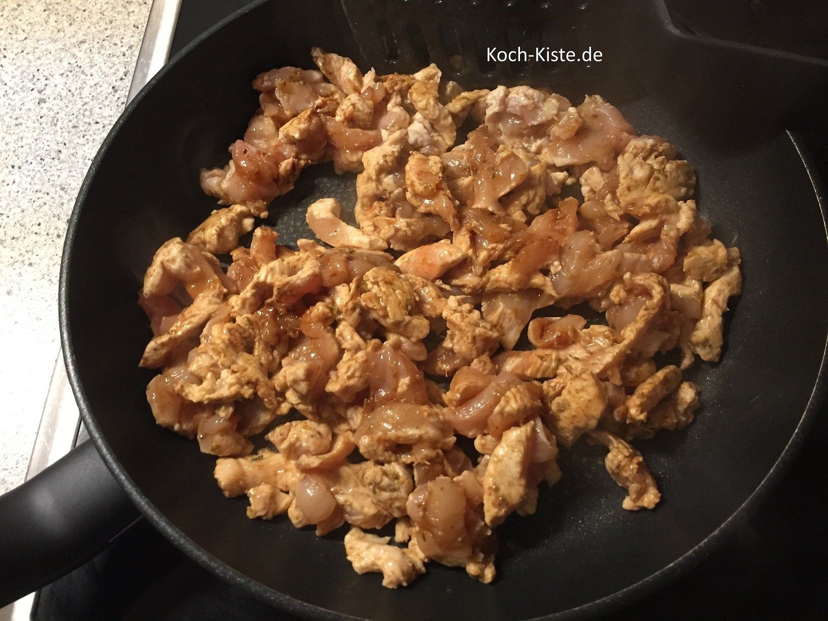 feine Hähnchenbruststreifen in der Pfanne braten