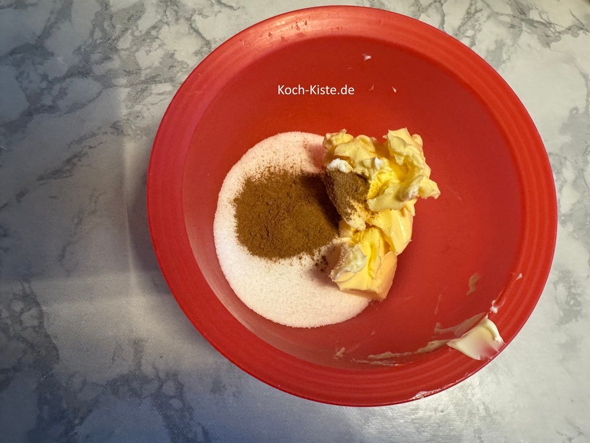 dann kommen 4 gestrichene Teelöffel Zimtpulver hinzu
