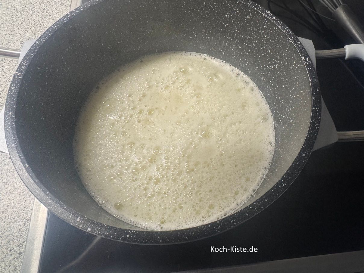 wenn alles kocht schütte das Mehl mit in den Topf