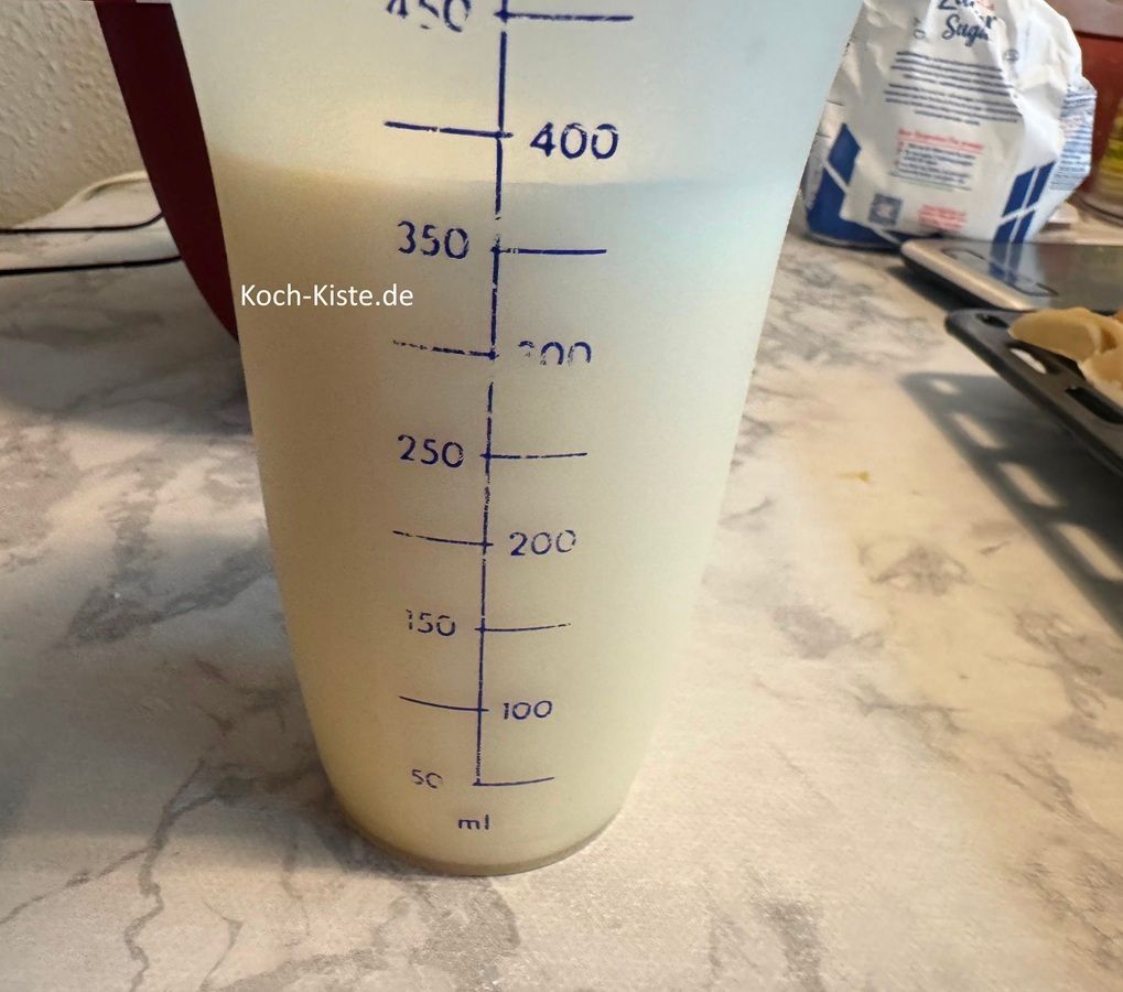 und gieße dann bis 375ml - Eierlikör dazu