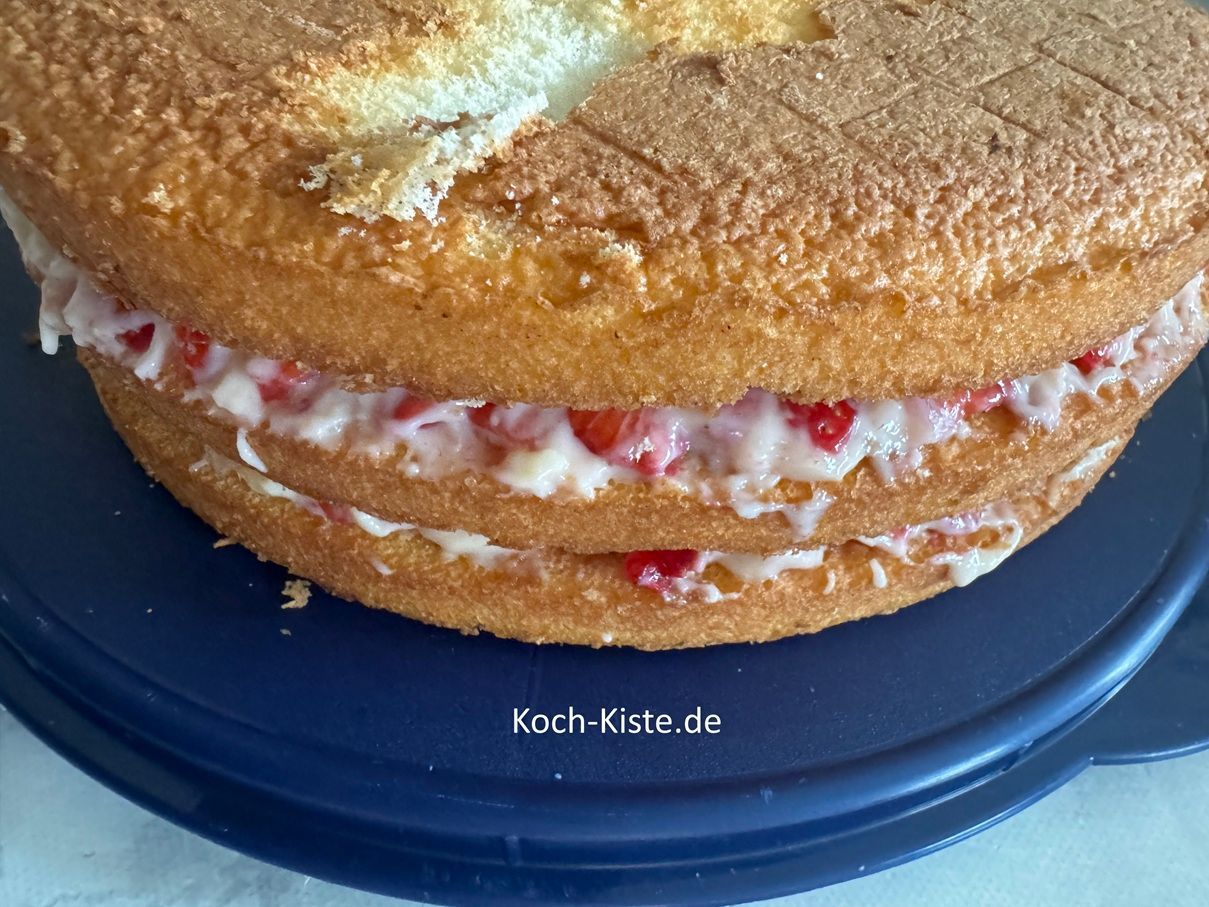 so sieht die Erdbeer-Pudding Torte nun aus