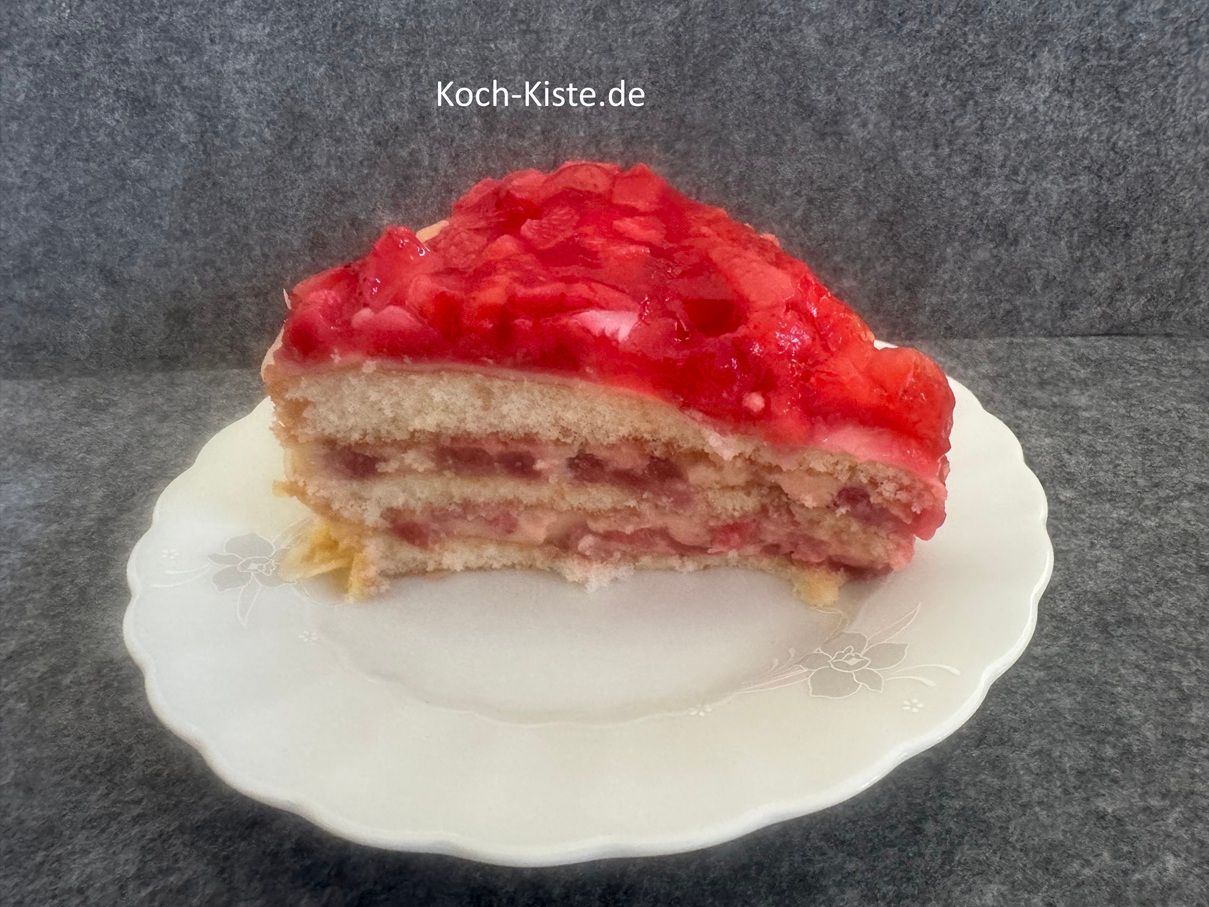 hohe Erdbeer- Pudding Torte
