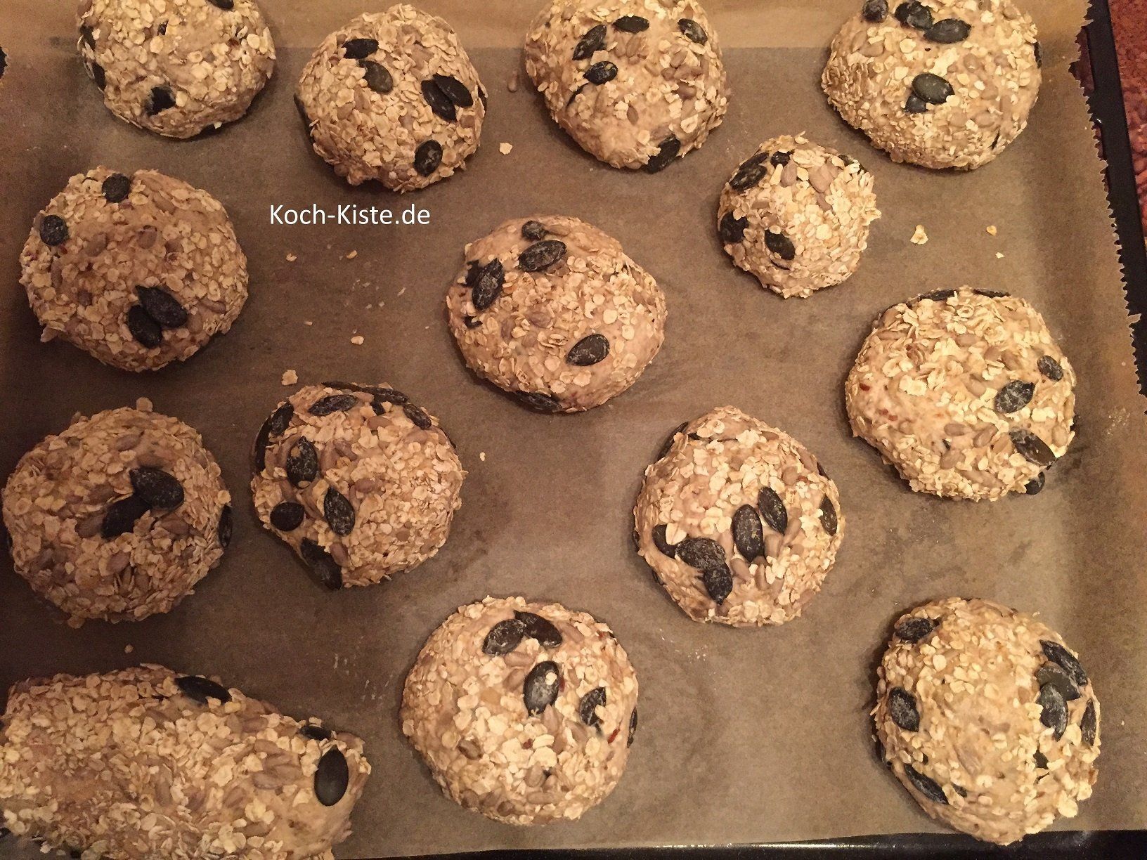 Teigstücke die in den Körnern gewälzt wurden