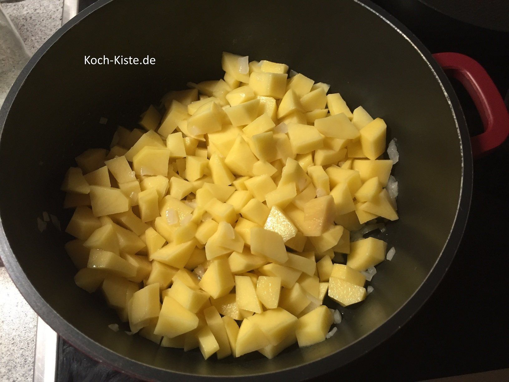 bratet die Kartoffelwüfel mit an
