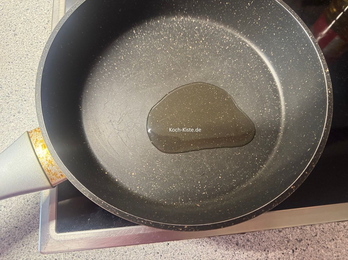 gebe in eine Pfanne 2 Esslöffel Olivenöl und lasse es heiß werden