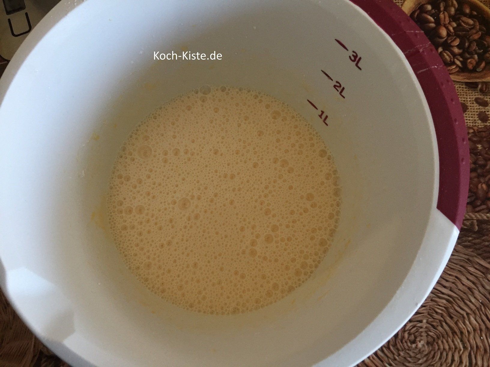 verrühre mit einem Handrührgerät die Zutaten ca. 1 Minuten schaumig