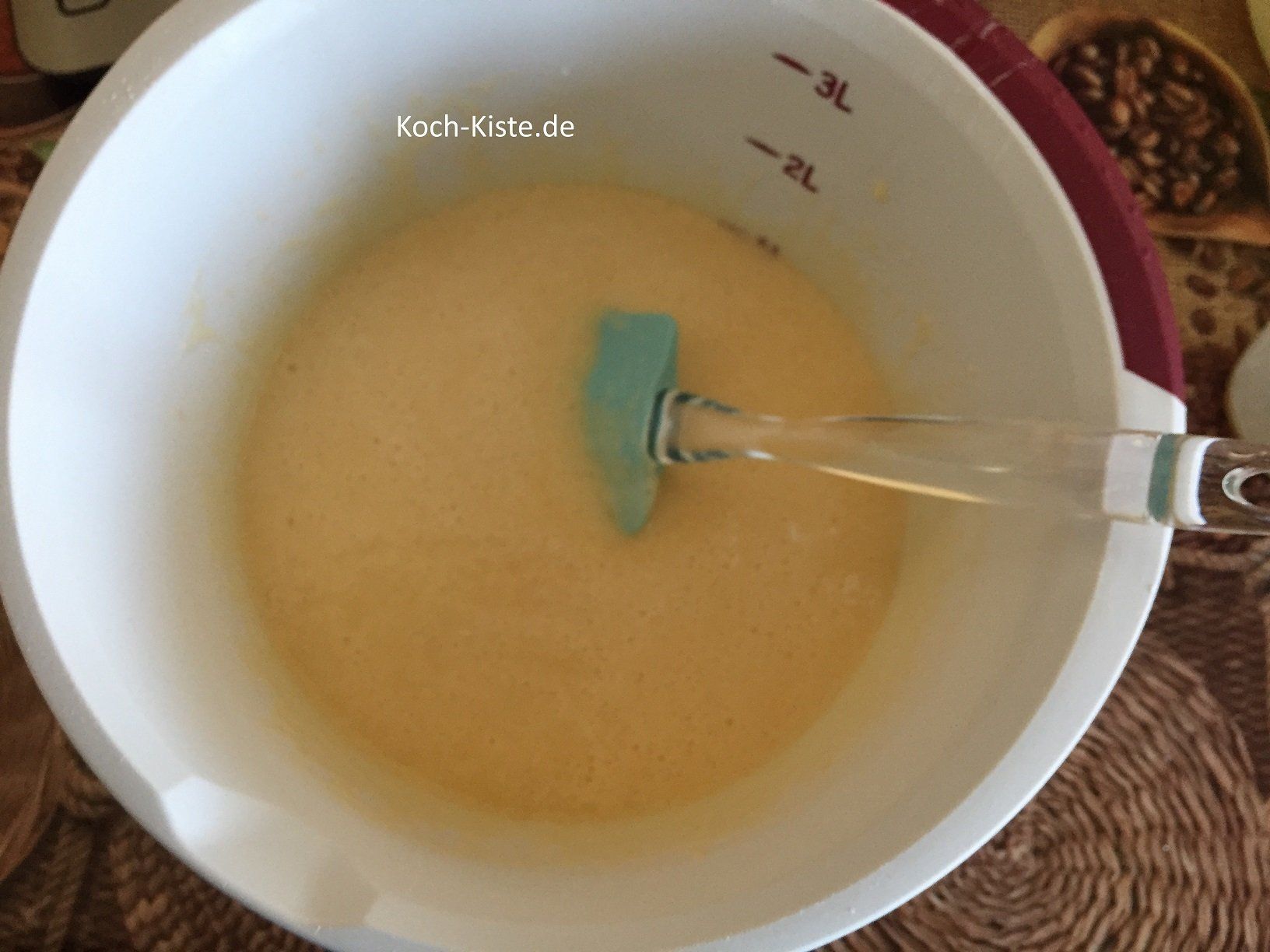 verrühre mit Hilfe des Teiglöffels bis alles geschmeidig ist