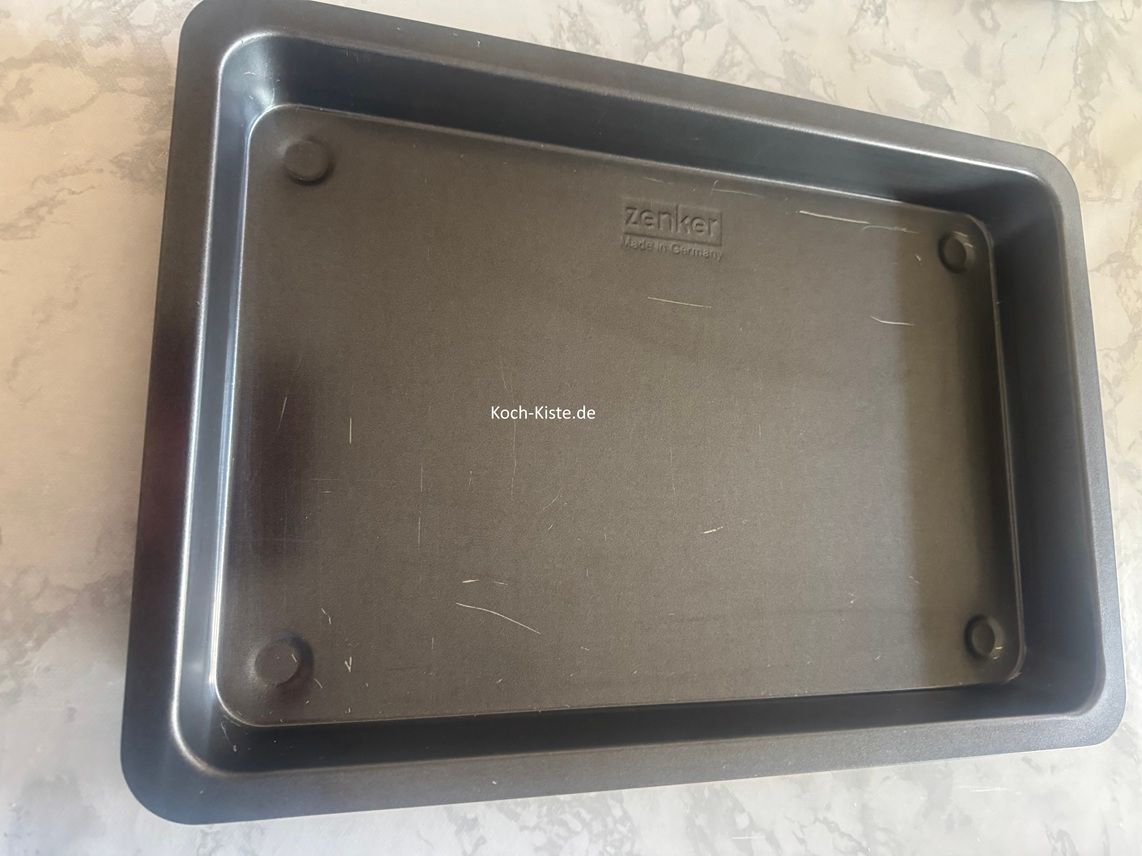 lege Dir ein Backblech oder Backform mit Deckel bereit