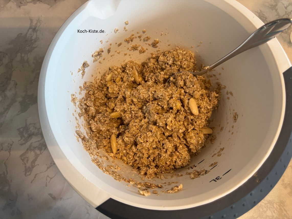 und verrühre alle Zutaten gleichmäßig mit dem Esslöffel