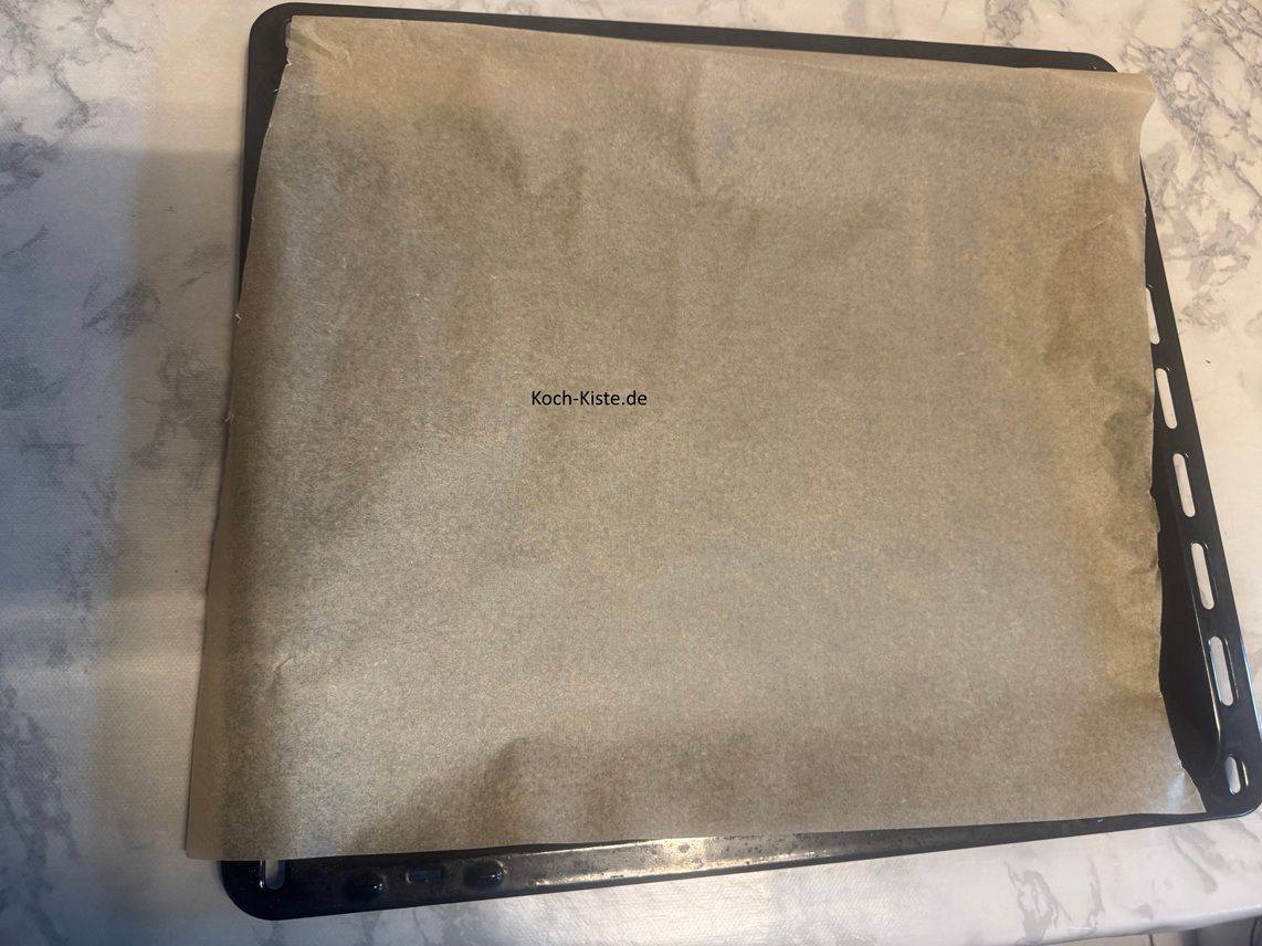 lege den 2 Backpapierbogen auf das Backblech