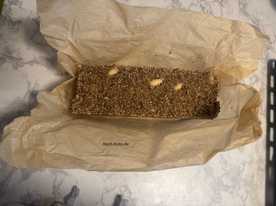 nun befreie das Brot von dem Backpapier