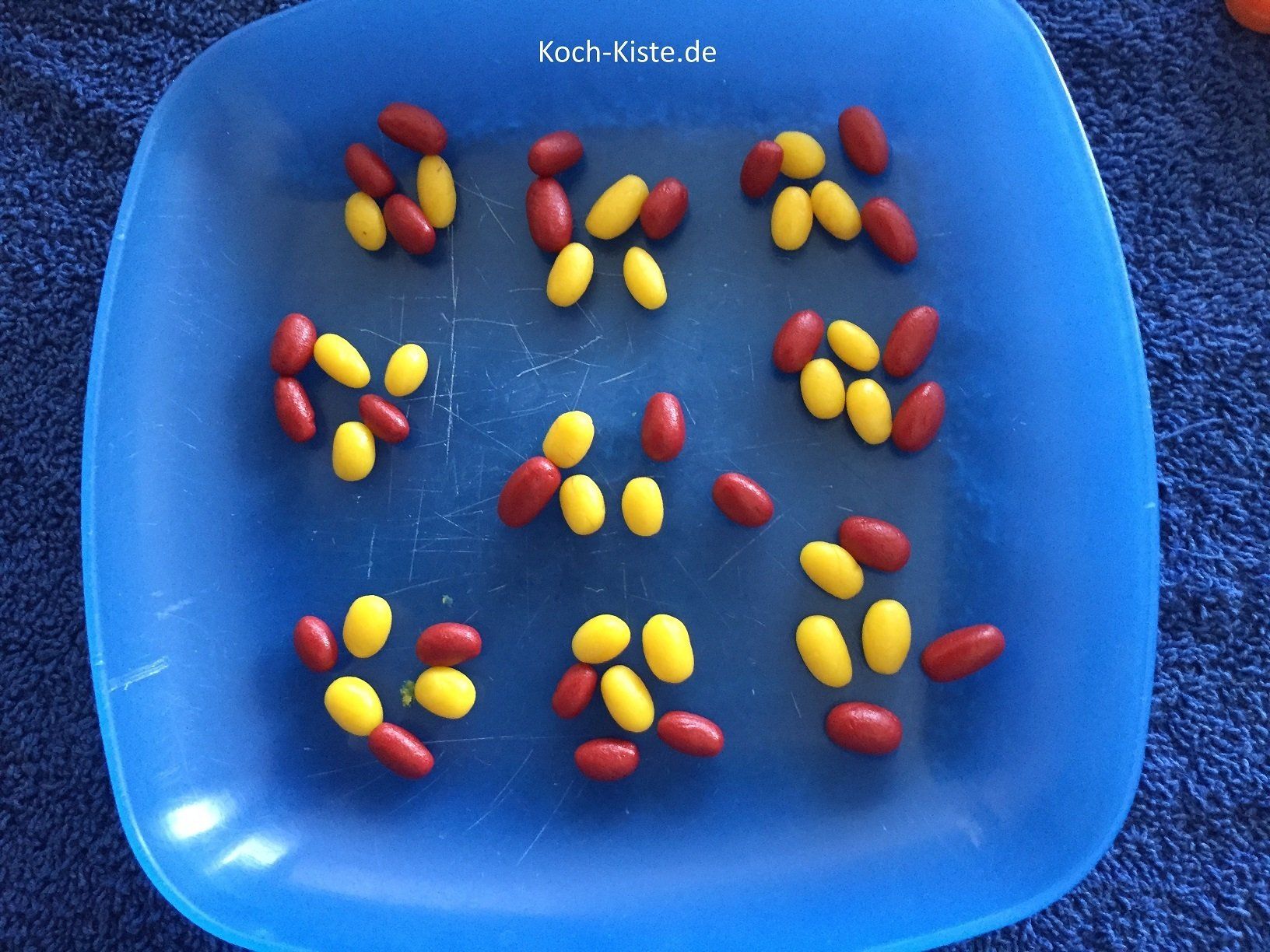 Ostereier aus der Marzipan Rohmasse formen