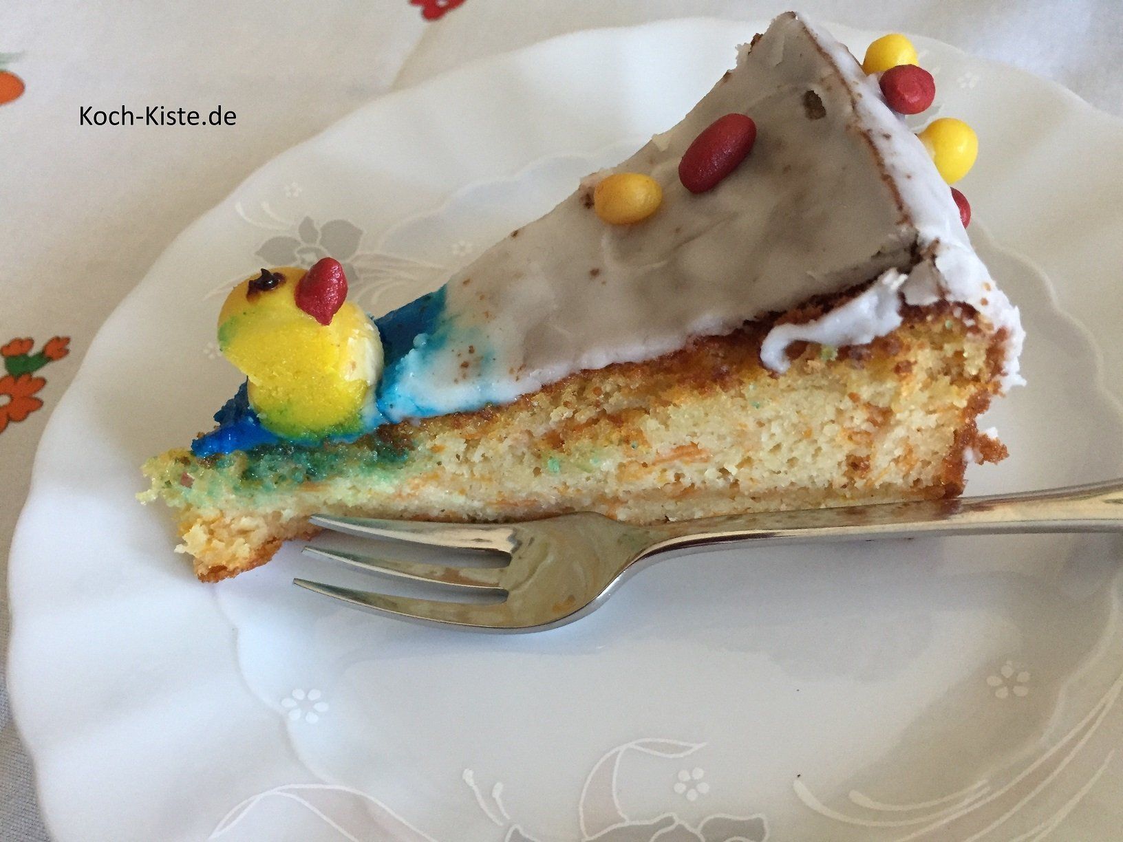 einzelnes Stück Möhrentorte