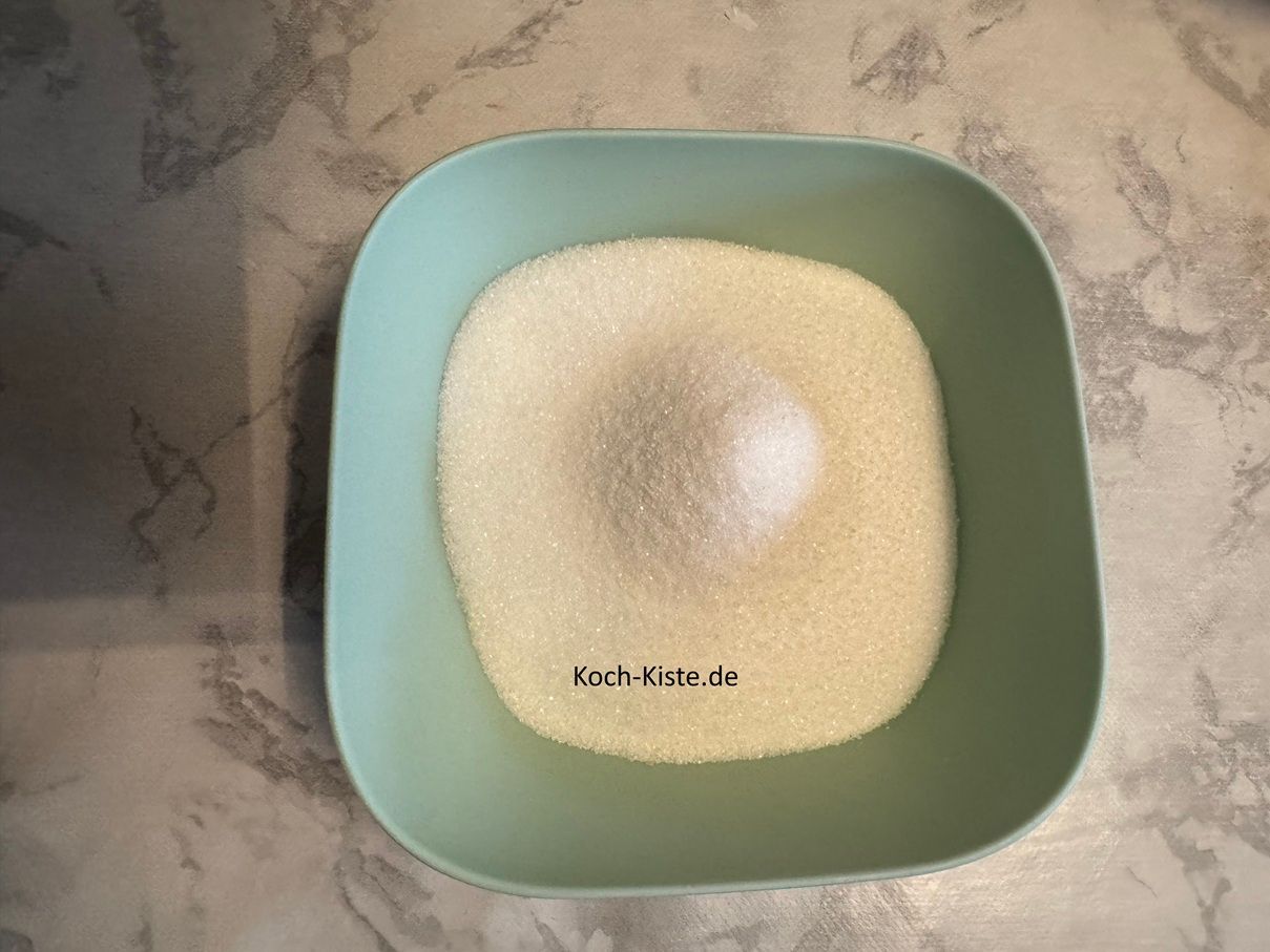 gebe 2 Päckchen Vanillinzucker hinzu