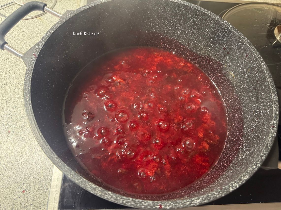 so sollte dein Zwetschgenmus nach 15 Minuten köcheln aussehen.