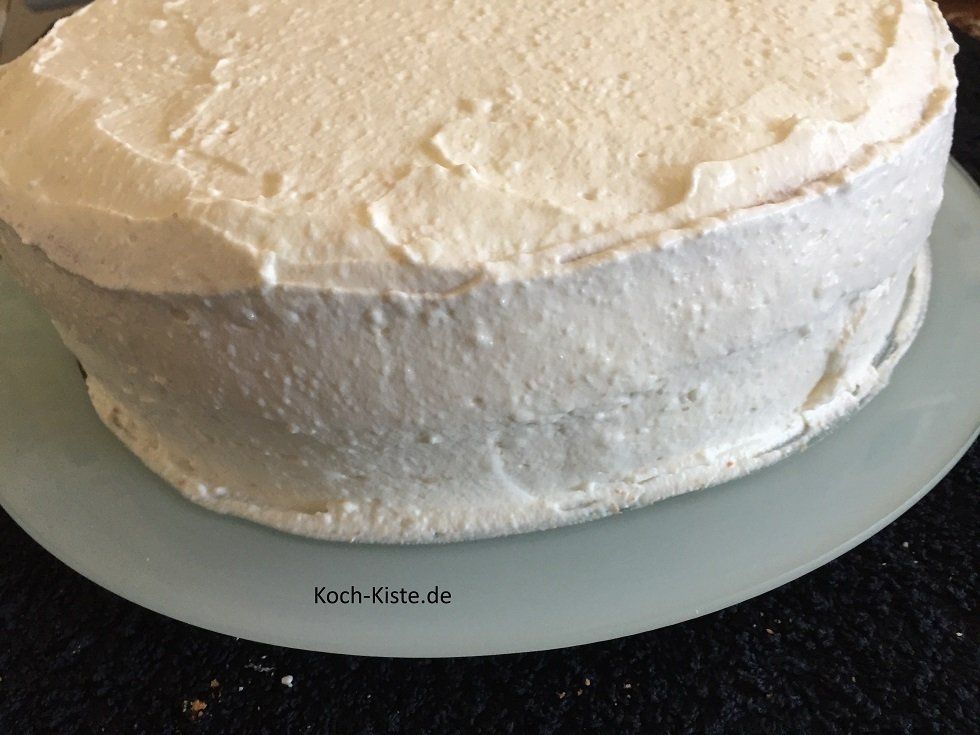 die restliche Creme über den Rand verteilen