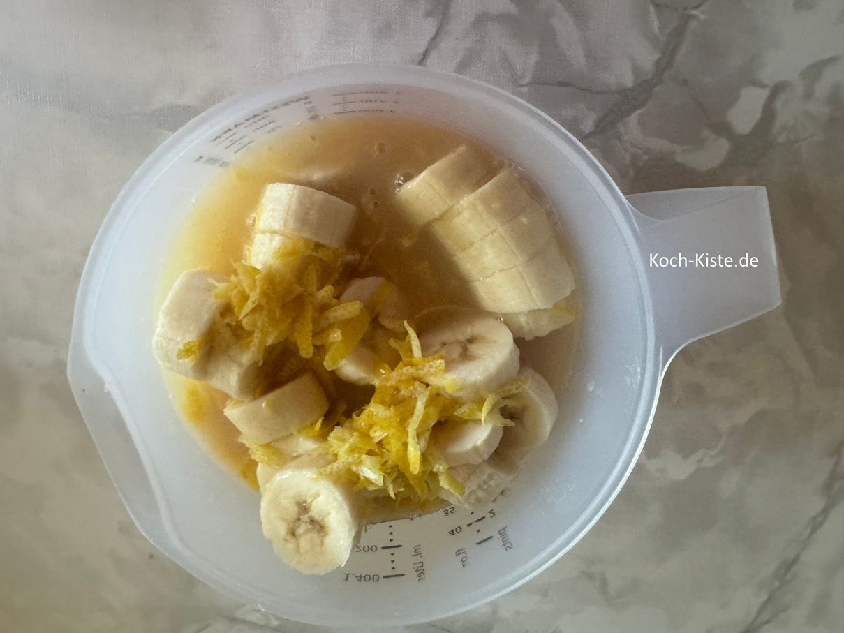 als nächstes wird der Bananennektar mit in den Messbecher gegossen