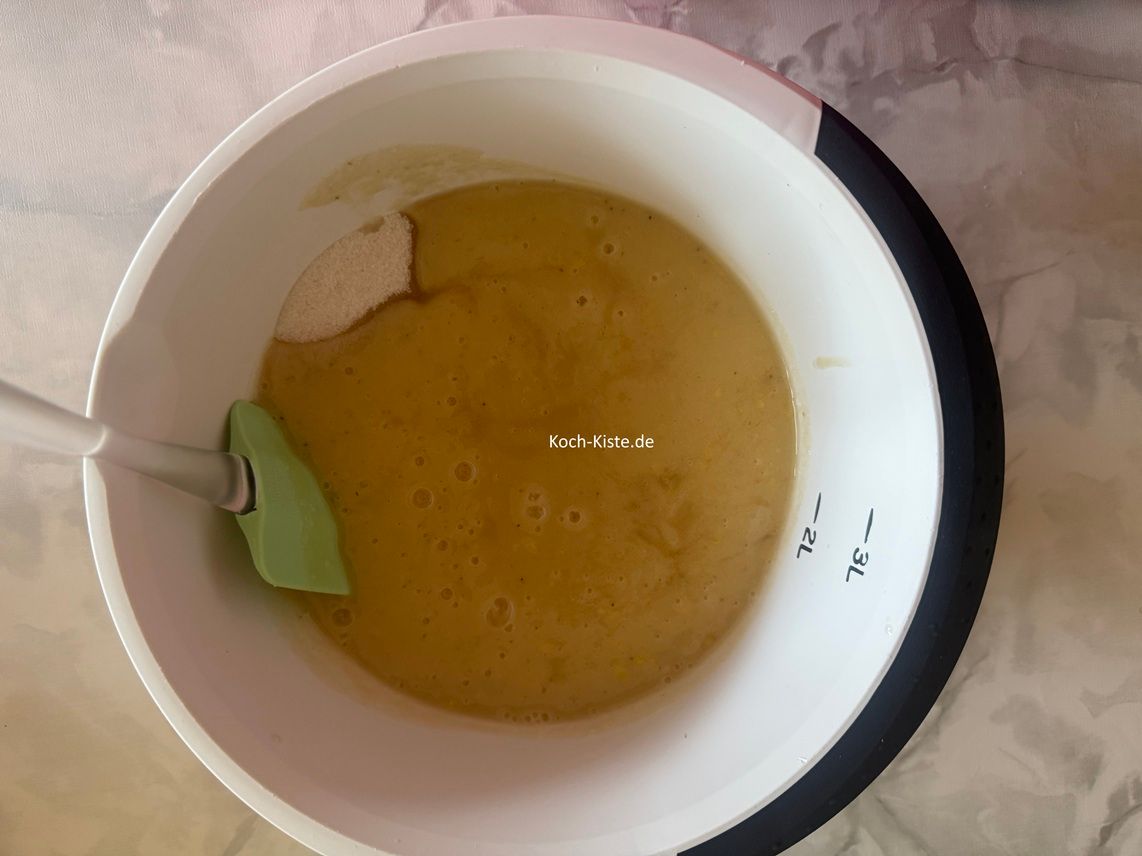 Dann gebe die pürierte Masse in eine Rührschüssel., gebe den Gelierzucker