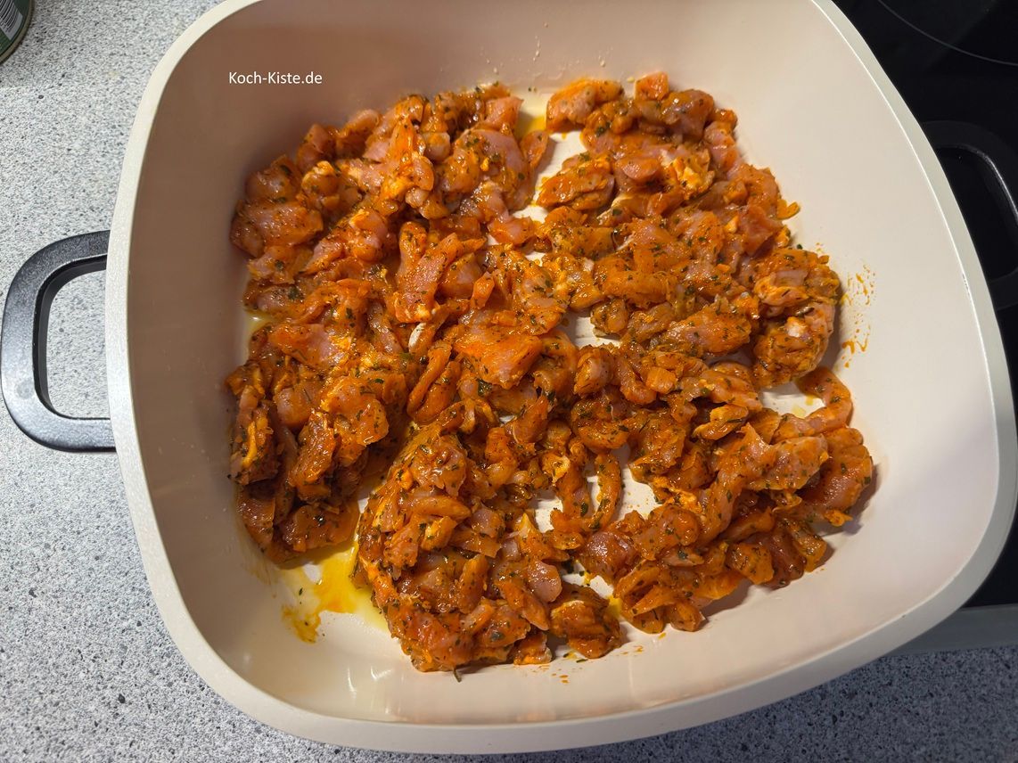 dann gebe die Gyrospfanne (vom Schlachter) in die Pfanne