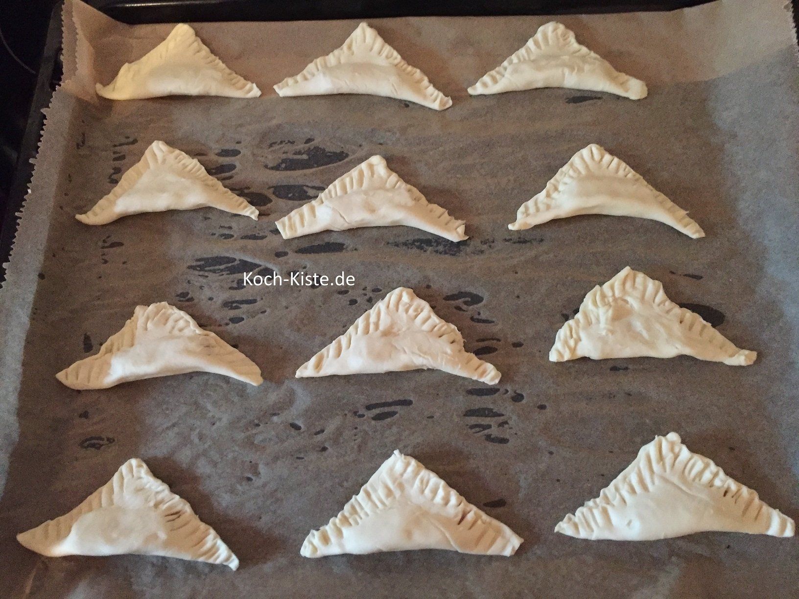 lege die fertigen Mini Kopenhagener auf ein Backpapier belegtes Backblech