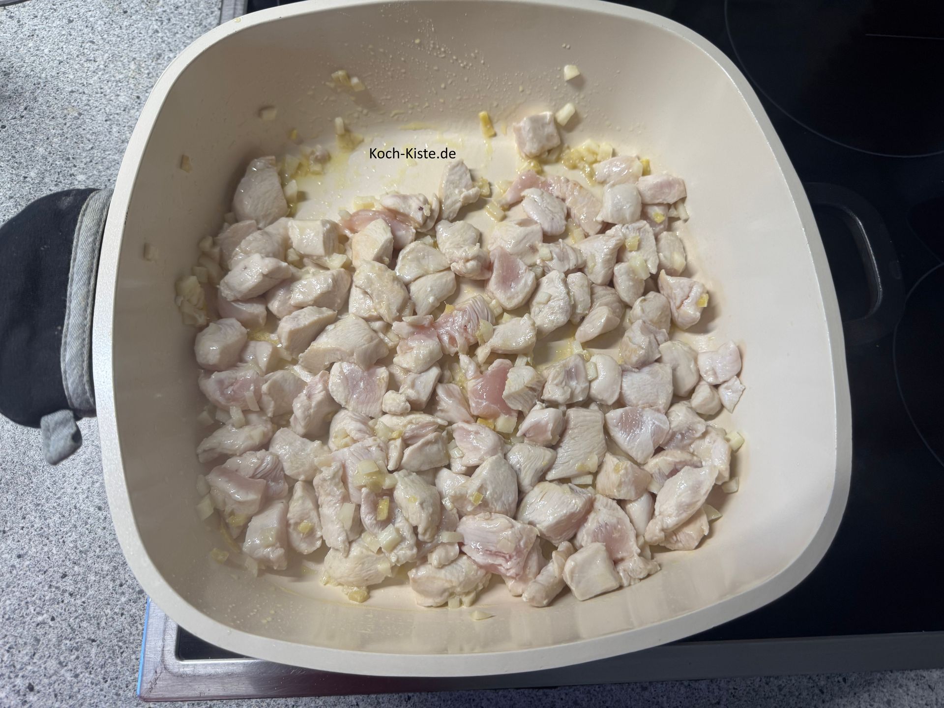 und brate die Fleischstücke gut an