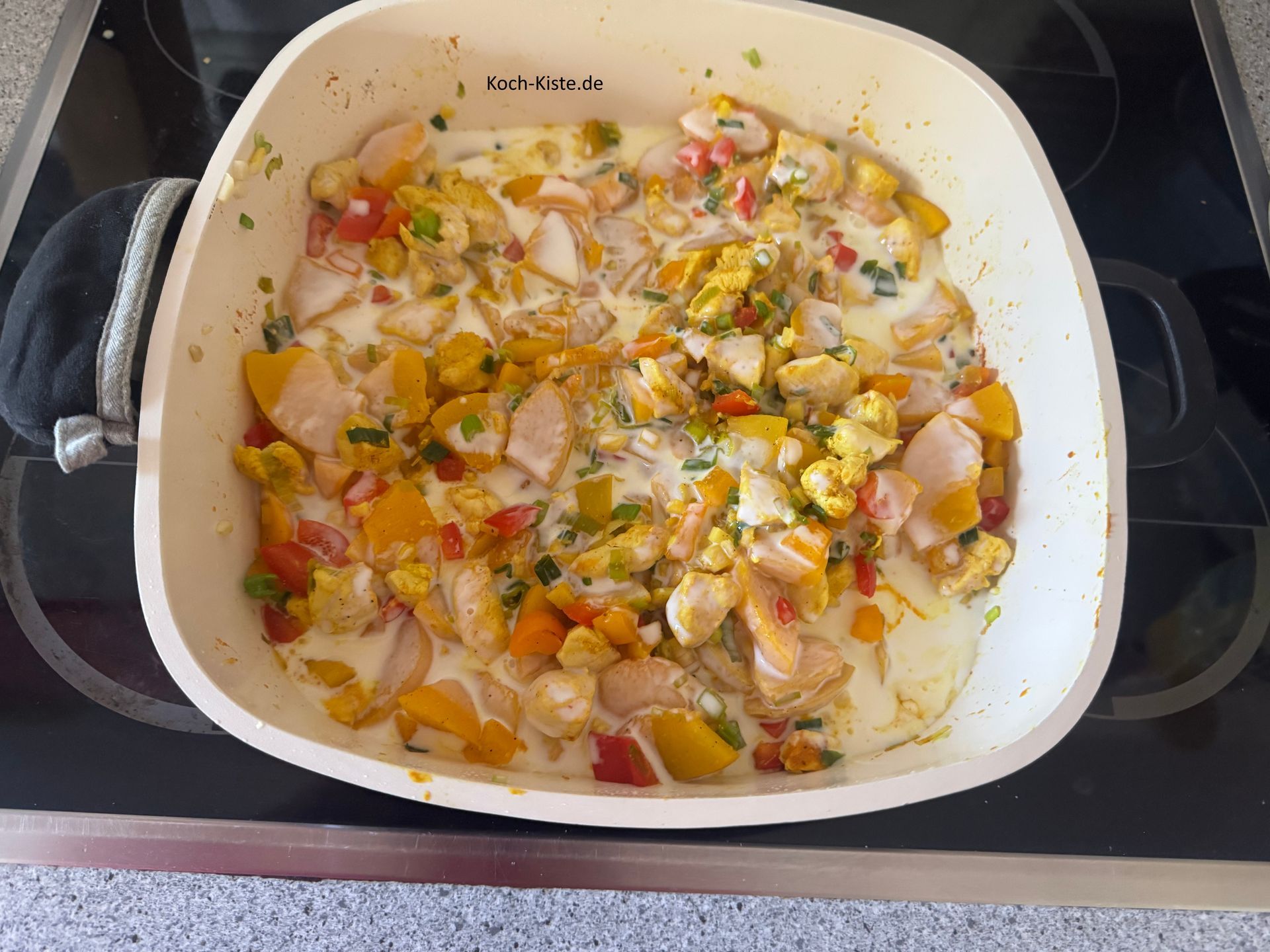 gieße die Cremefine ( oder Sahne/ Kokosmilch) hinzu