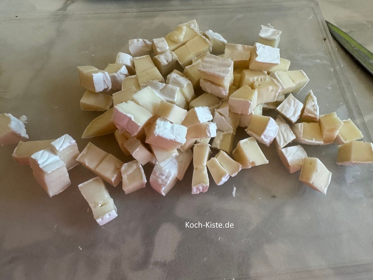fertig geschnittener Camembert