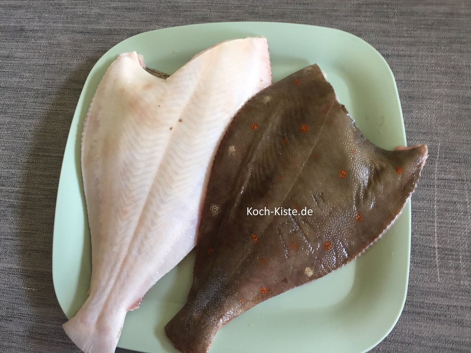 2 küchenfertige frische Schollen