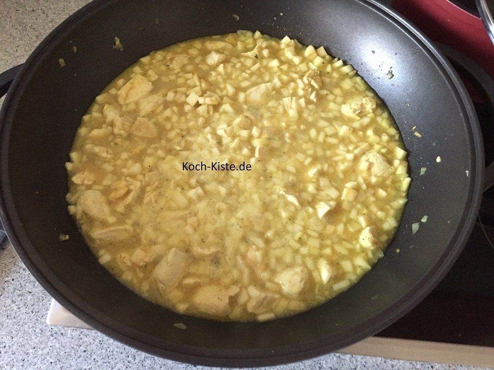 Hühnerbrühe hinzu gießen