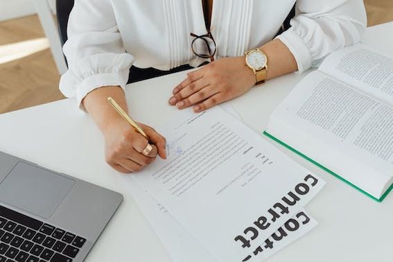Contract Manager Renewable Energy projects, Complaint Manager, Contract management solar