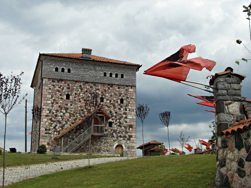 Kosovo Reisen, Urlaub, Reiseführer, Kulla, Junik