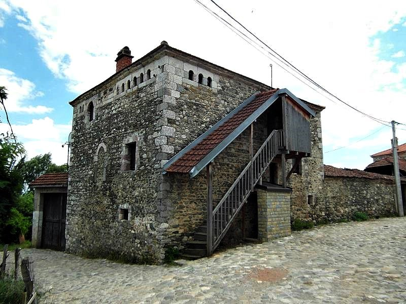 Kosovo Reisen, Urlaub, Reiseführer, Kulla, Isniq