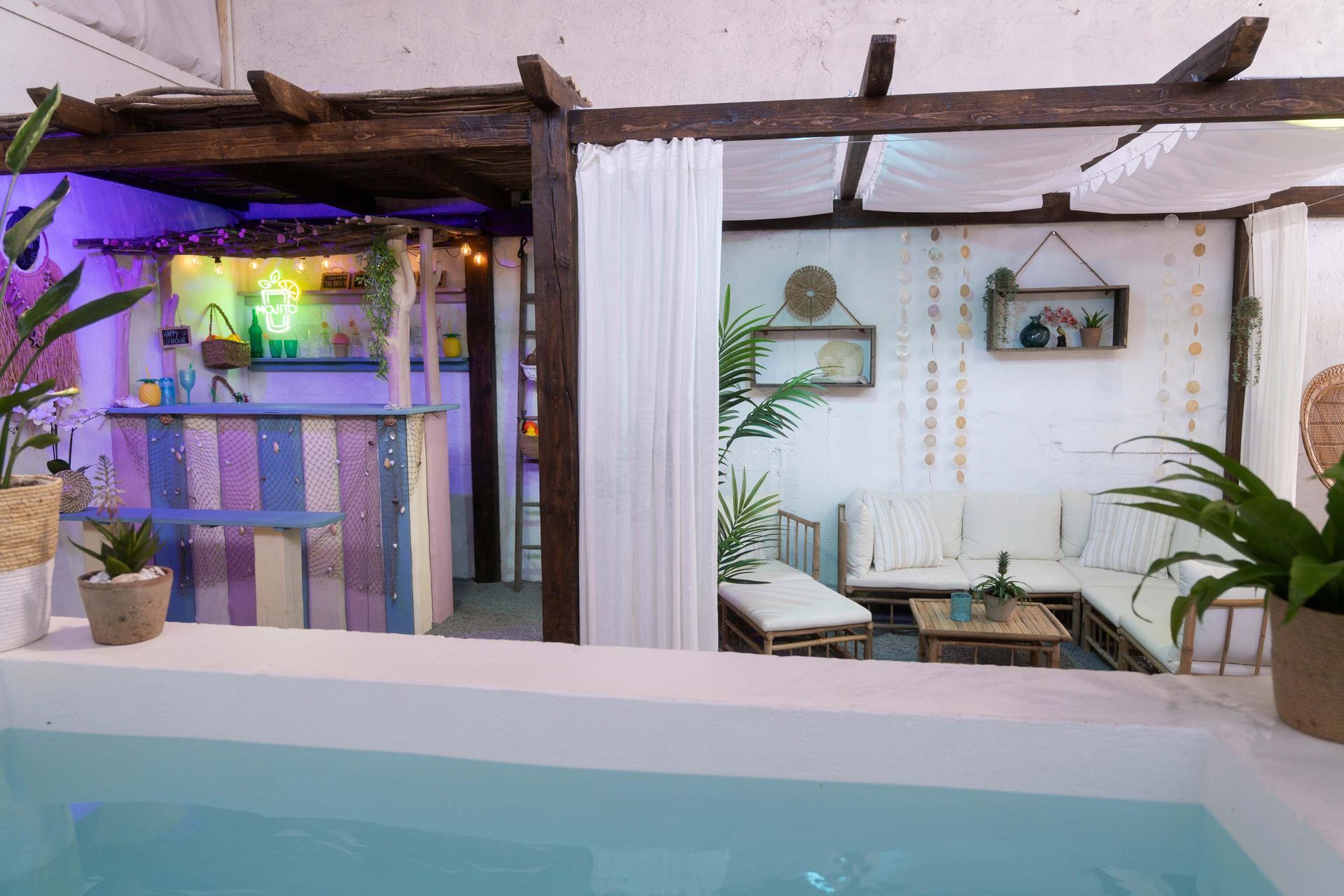 Mietstudio STUDIO 4 - Mediterranes Holiday Resort - Blick auf Pool und Bar nah