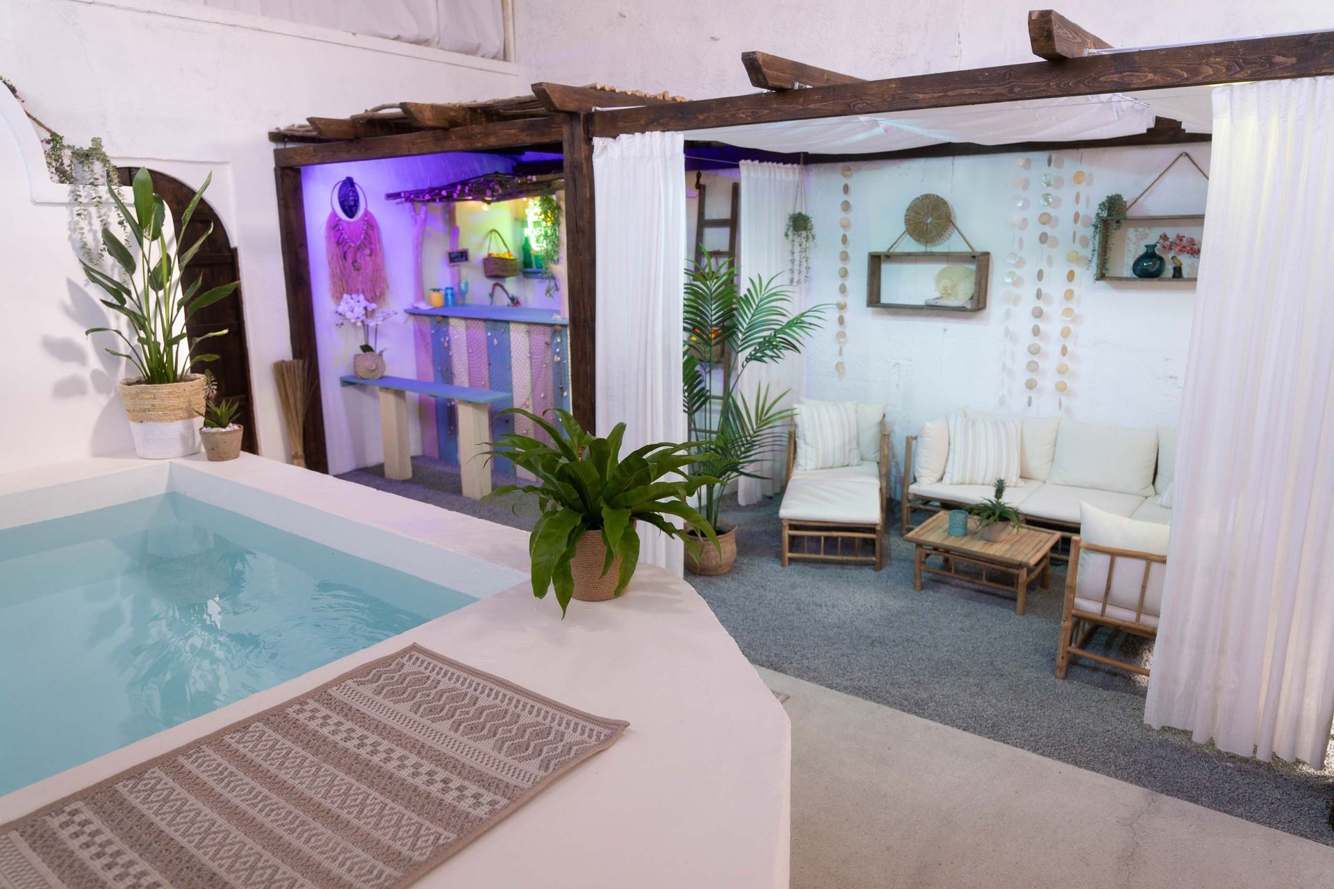 Mietstudio STUDIO 4 - Mediterranes Holiday Resort - Blick auf Pool und Bar weit