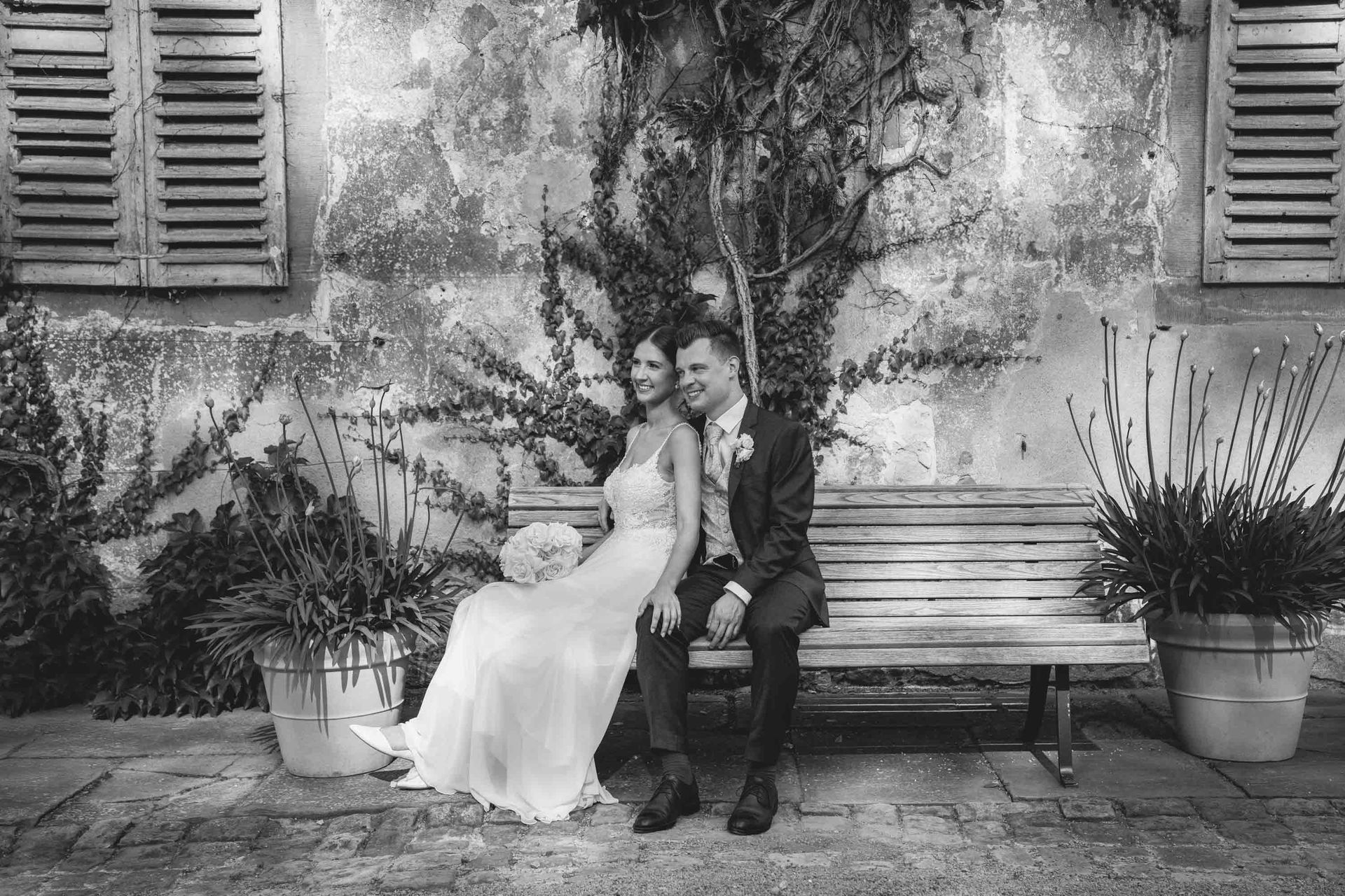 Brautpaarshooting Kloster Bronnbach am Kloster Gebäude