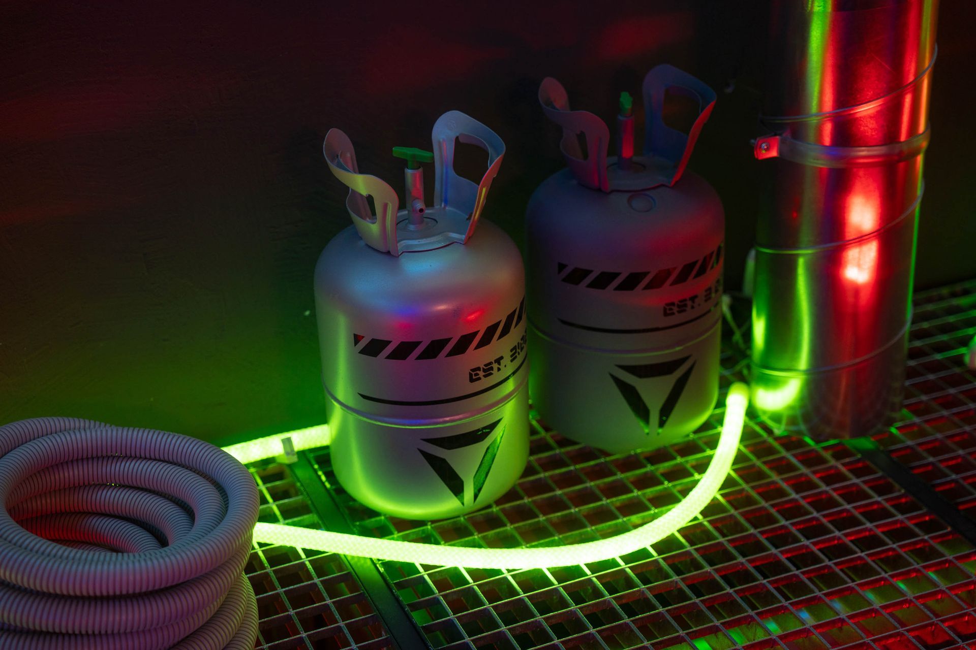 Space Ship mit Lichtschleuchen Details