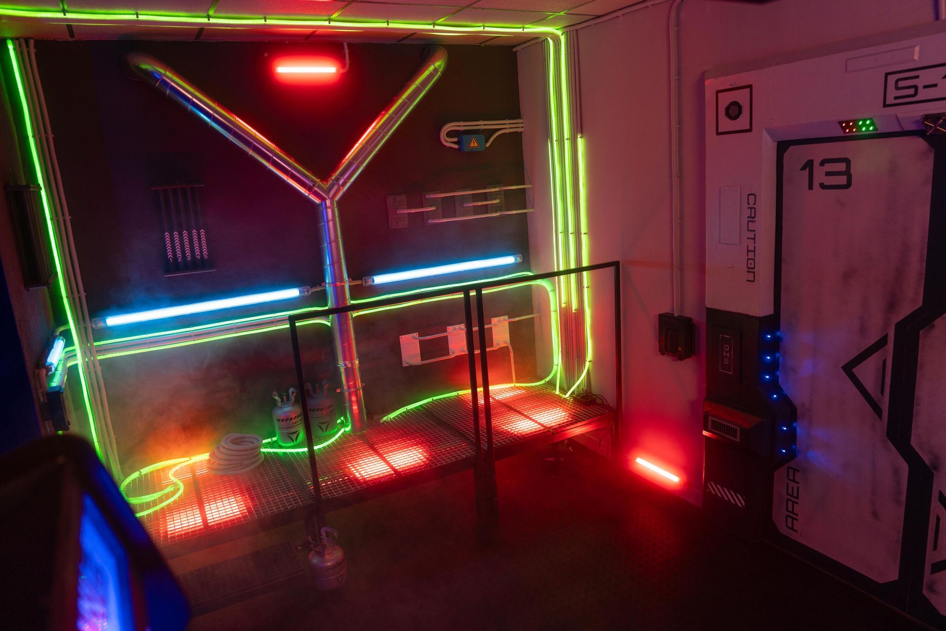 Mietstudio STUDIO 2 Space Ship in rot