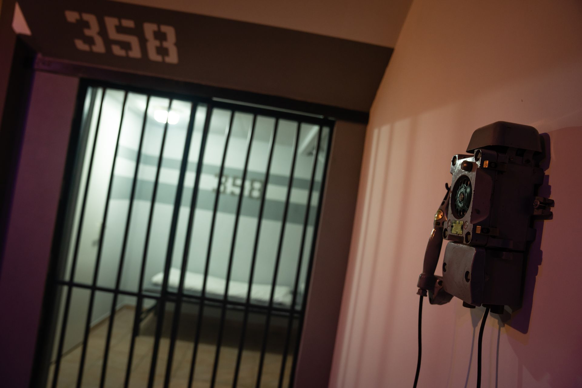 Mietstudio Deutschland, Mietstudio Baden Württemberg, Mietstudio Bayern, Mietstudio, lost Place, Cyberpunk-Set, Asia, Cyberpunk, Cosplay-Set, OH3-Studios, Fotostudio, Cosplay, Fotoshooting, LED