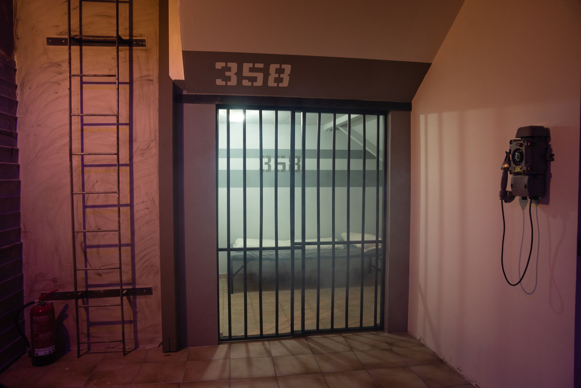 Mietstudio Deutschland, Mietstudio Baden Württemberg, Mietstudio Bayern, Mietstudio, lost Place, Cyberpunk-Set, Asia, Cyberpunk, Cosplay-Set, OH3-Studios, Fotostudio, Cosplay, Fotoshooting, LED